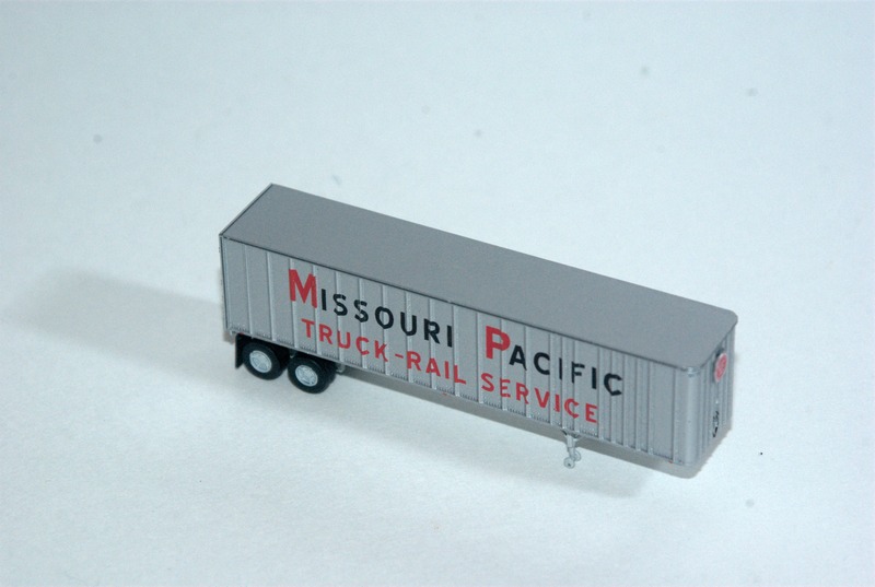 Athearn 40ft Ribbed Side Trailer in Missouri Pacific Truck-Rail Service paint.